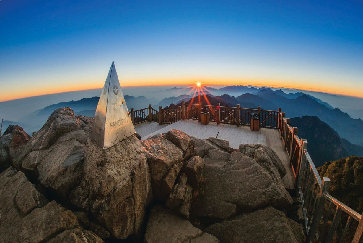 Pemandangan Mt. Fansipan di Sapa